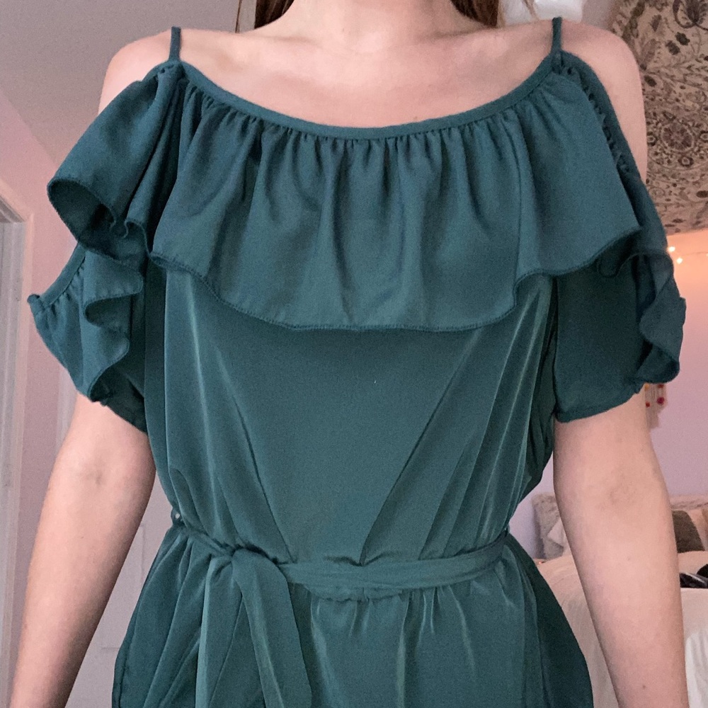NWOT Emerald Green Lulus cold shoulder dress